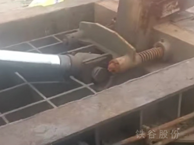 江陰250噸江陰產1.4×2米打包機圖3