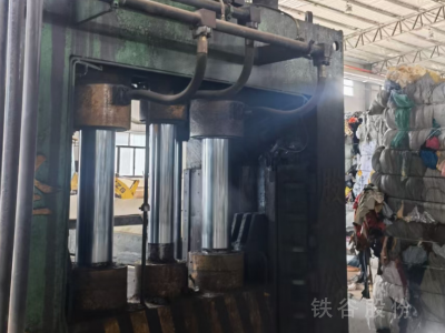 低價(jià)處理800噸圣博龍門剪。八米料箱。倆米刀口圖2