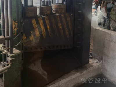 低價(jià)處理800噸圣博龍門剪。八米料箱。倆米刀口圖4